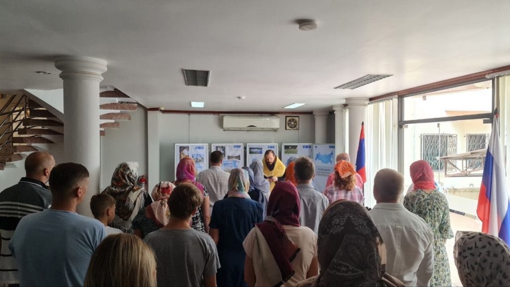 Епископ Джакартский Питирим встретился с проживающими в столице Лаоса соотечественниками