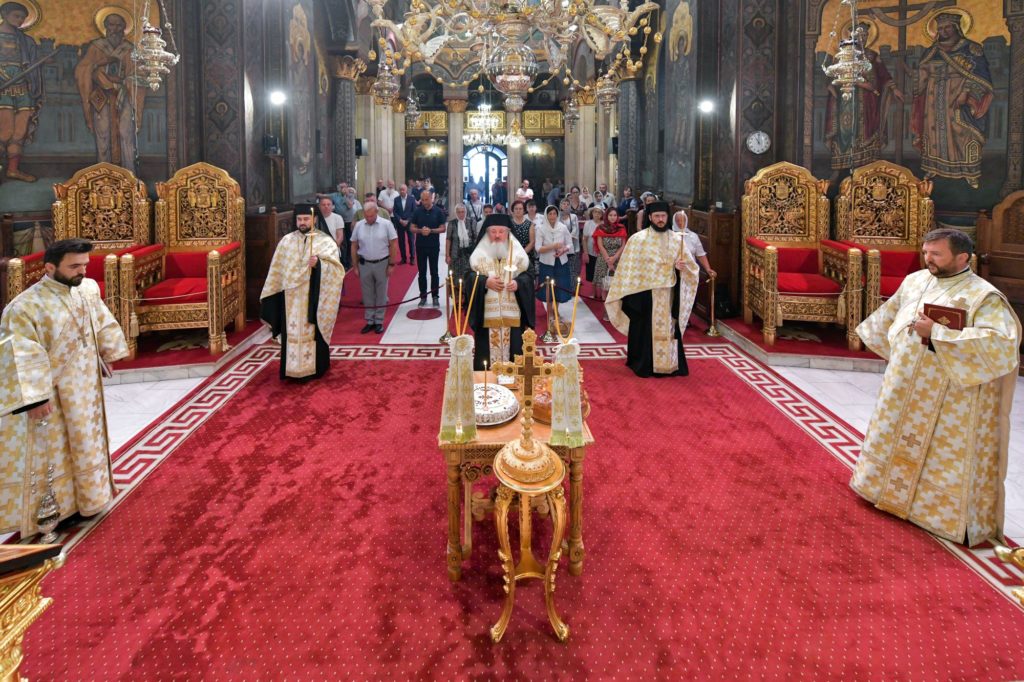 PS Varlaam s-a rugat în Catedrala Patriarhală pentru sufletele Patriarhilor Teoctist şi Iustin
