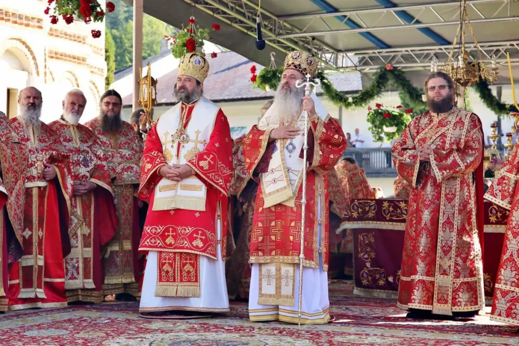 Hramul istoric al Mănăstirii Secu: Doi ierarhi au explicat cum să ne schimbăm gândirea lumească în gândire după Dumnezeu