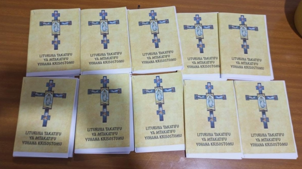 На приходе Русской Церкви в Кении напечатаны книги с чинопоследованием Литургии на суахили
