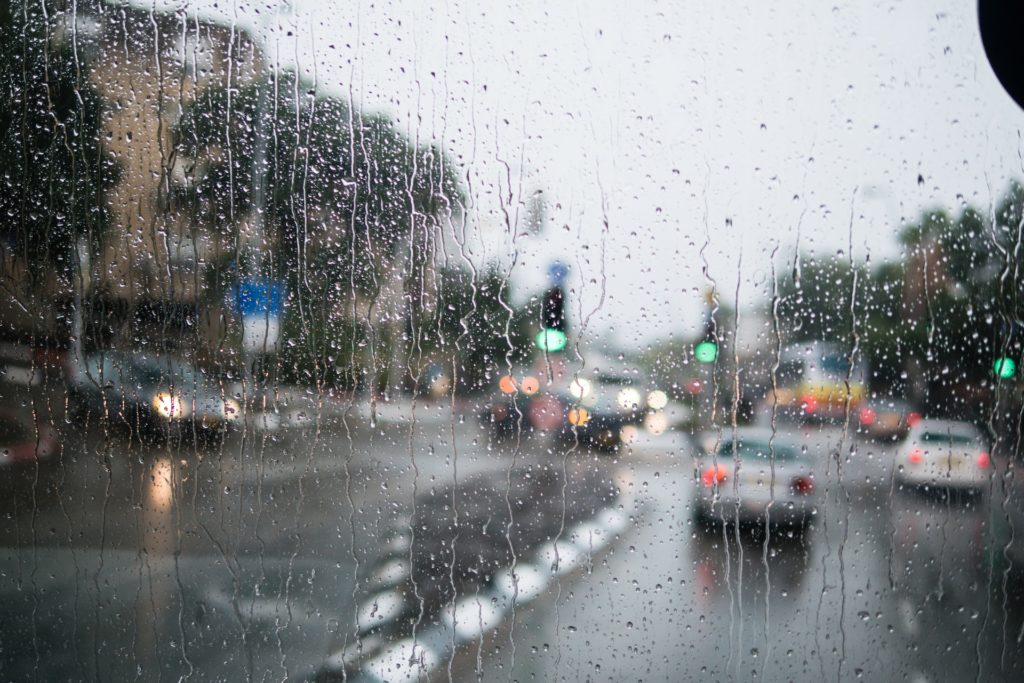 Τοπικές βροχές και καταιγίδες από το απόγευμα της Τρίτης – Που θα εκδηλωθούν τα φαινόμενα