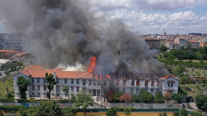 Πρεσβεία της Ελλάδας στην Τουρκία: Θλίψη για την καταστροφή του Νοσοκομείου-Γηροκομείου του Βαλουκλή