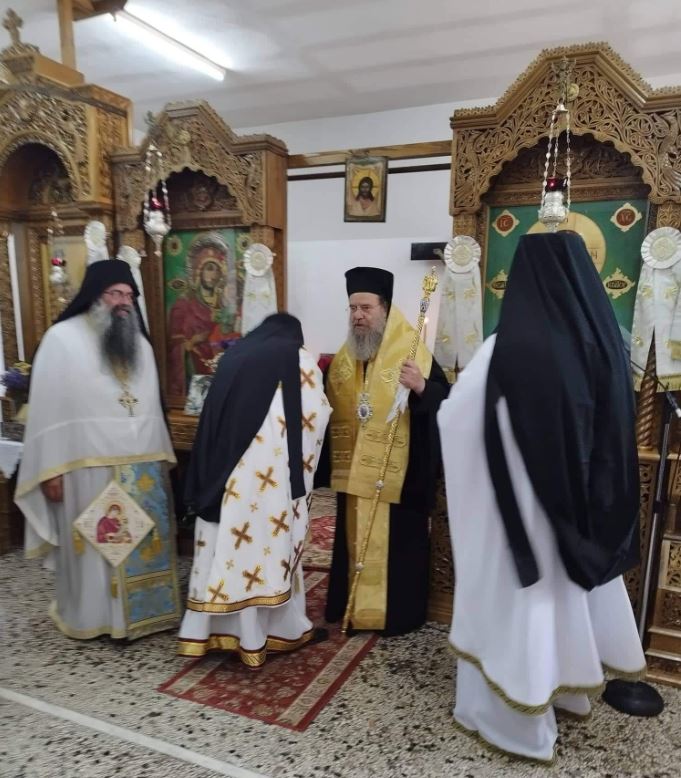 Χειροθεσία πνευματικού από τον Μητροπολίτη Ιερισσού στη Μεγάλη Παναγιά