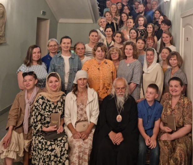 В Больнице Святителя Алексия вручили свидетельства выпускникам курсов по уходу за ранеными и тяжелобольными