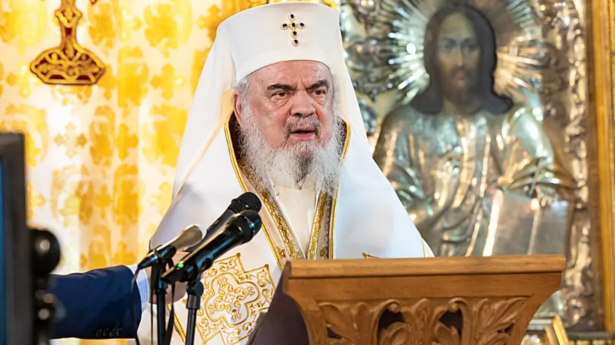 Patriarhul Daniel: Lumina Taborului, văzută de isihaști, o caută tot creștinul luminat la botez