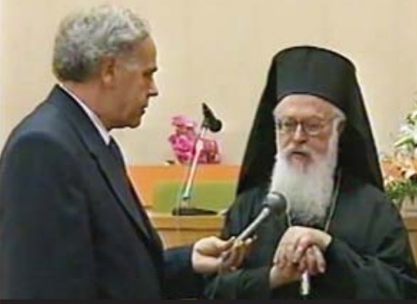 Kryepeshkopi Janullatos në 30-vjetorin e fronëzimit, me zjarr dashurie për shqiptarët