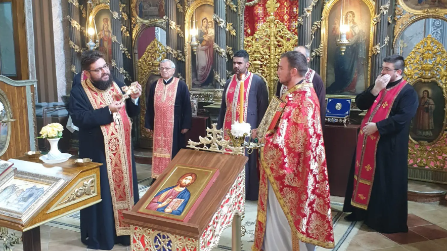 Un fiu al satului a fost instalat paroh la Seleuș, în Banatul Sârbesc