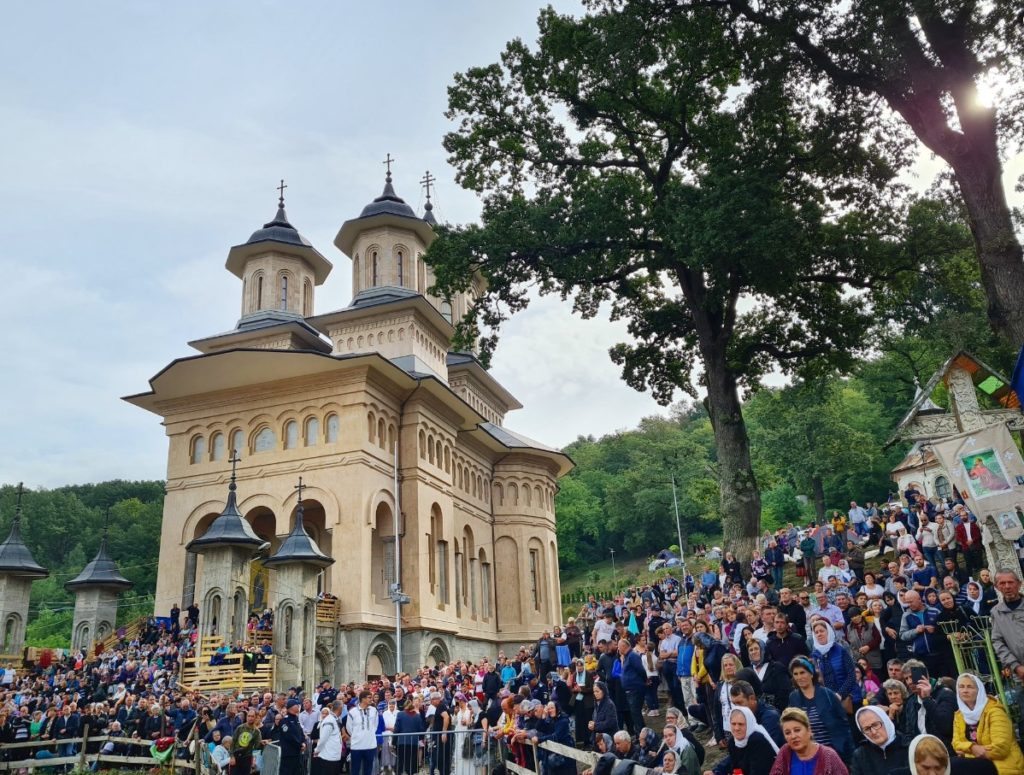 20.000 πιστοί στη λιτανεία της Ιεράς Εικόνος της Παναγίας στην Τρανσυλβανία – Έκκληση για ειρήνη από τον Μητροπολίτη Κλουζ