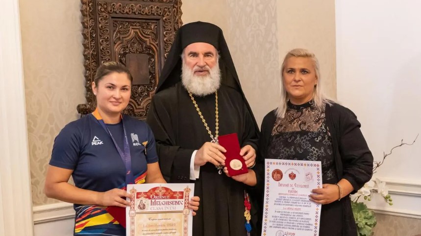 Ο Αρχιεπίσκοπος Ρώμαν και Μπακάου βράβευσε Ρουμάνα αθλήτρια για την επίδοσή της στο Ευρωπαϊκό Πρωτάθλημα Στίβου στο Μόναχο