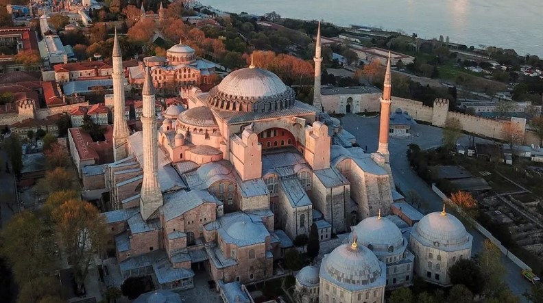 Αγία Σοφία, Άγιος Νικόλαος και Παναγία Σουμελά: Πώς η Τουρκία “βαπτίζει” τουρκικά τα ορθόδοξα μνημεία και προσελκύει τουρισμό