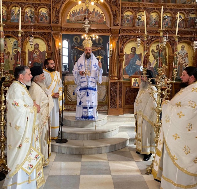 Ο Μητροπολίτης Θήρας στην ενορία του Ευαγγελισμού της Θεοτόκου Εμπορείου Σαντορίνης
