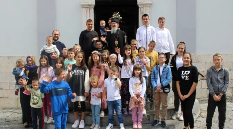 Владика Атанасије служио призив Светог Духа на ученике у Пријепољу