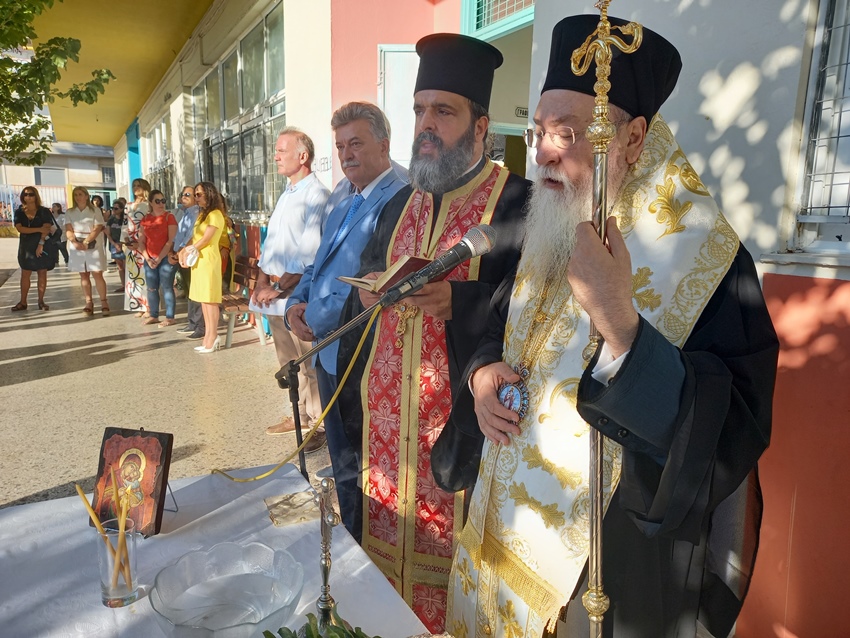 Αγιασμοί για την νέα σχολική χρονιά από τον Μητροπολίτη Κορίνθου
