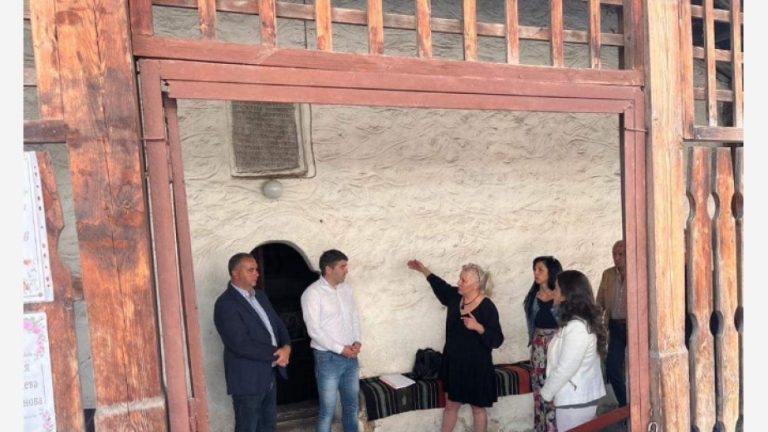 Реставрират православния храм в село Годлево