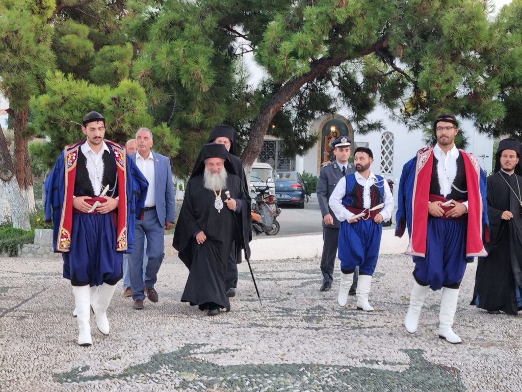 Οι Σπέτσες υποδέχθηκαν τον Αρχιεπίσκοπο Κρήτης