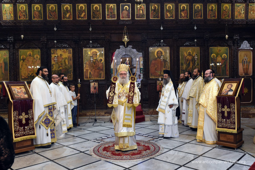 البطريرك يوحنا العاشر يقيم القداس الإلهي في دير القديس جاورجيوس الحميراء البطريركي.