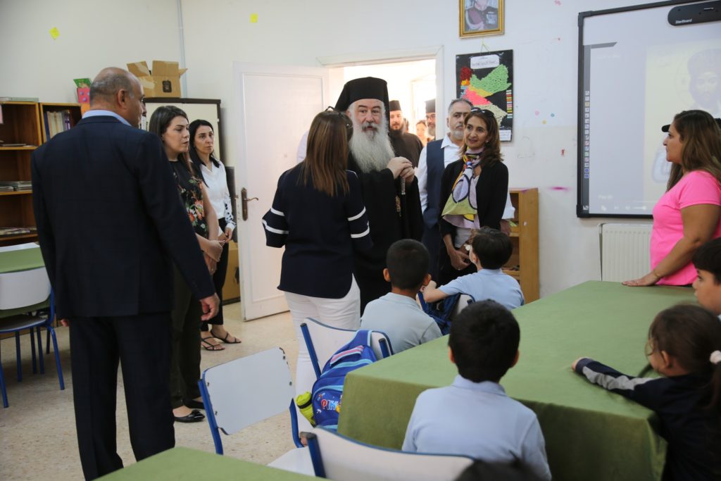 المطران خريستوفوروس في زيارة لمدارس البطريركية – مأدبا