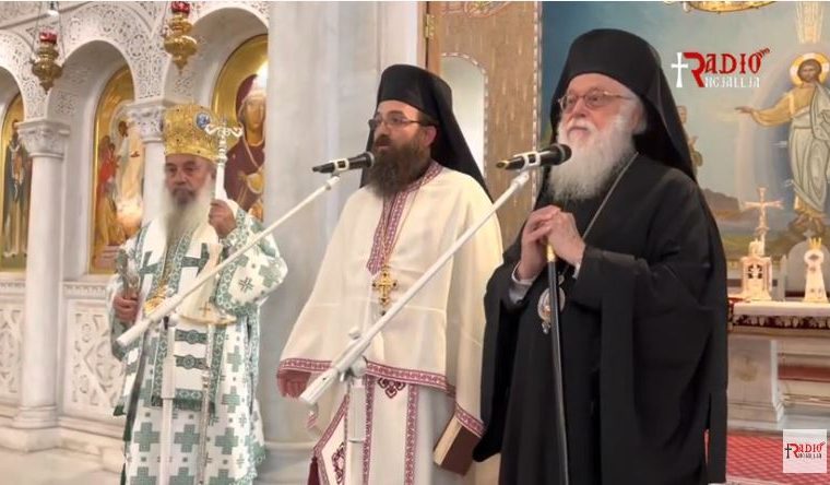 Kryepiskopi i Tiranës, Durrësit edhe i Gjithë Shqipërisë Fortlumturia e Tij z. Anastas bekon fëmijët