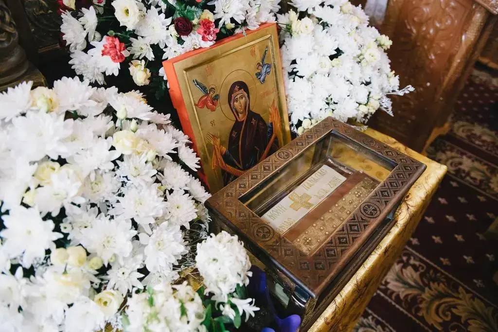 Brâul Maicii Domnului de la Mănăstirea Kato Xenia va fi dus în Paris