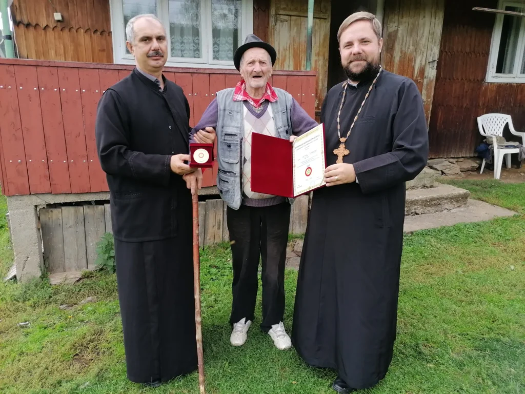 Credincioșii de-o seamă cu Protopopiatul Huedin, premiați la vârsta de 100 de ani