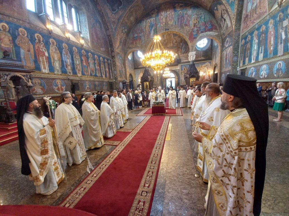Архиерейска литургия в митрополитския храм „Св. Неделя“
