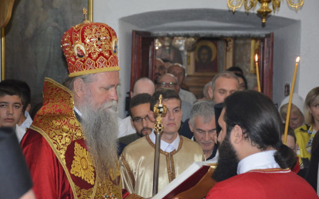 Митрополит Јоаникије на Литургији у Цетињском манастиру: Смрт праведника свијетли и опомиње