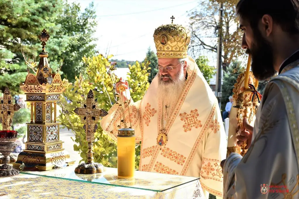 Nu ne dăm seama de consecințele pe care le poate implica falimentul moral, spune Episcopul Huşilor
