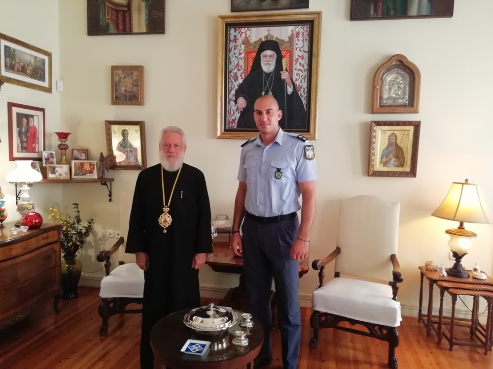 Εθιμοτυπική επίσκεψη του νέου Διοικητή του αστυνομικού τμήματος Σύρου στον Μητροπολίτη Δωρόθεο