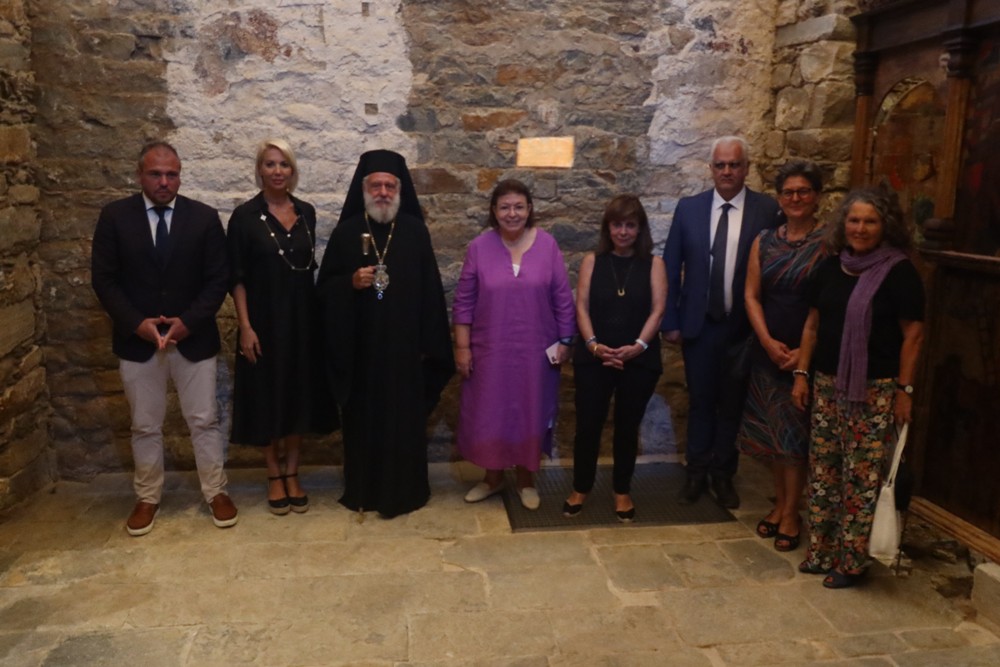Ο Μητροπολίτης Σύρου στα Θυρανοίξια του μνημειακού Ναού της Επισκοπής Σικίνου παρουσία της ΠτΔ