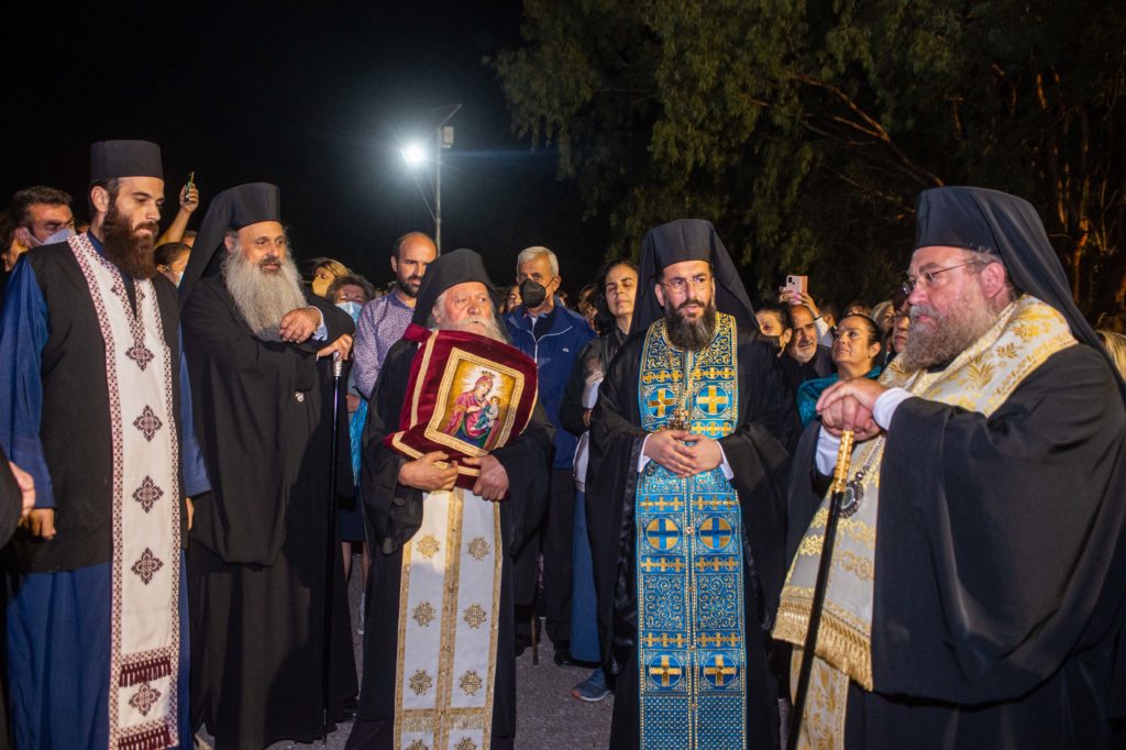 Χιλιάδες πιστοί στην κάθοδο της Παναγίας της Βουλκανιώτισσας στη Μεσσήνη