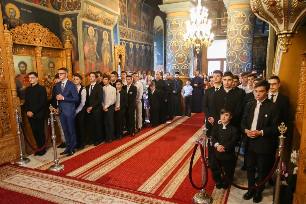 În noul an şcolar, Arhiepiscopia Buzăului și Vrancei acordă burse în valoare de peste 71.000 lei