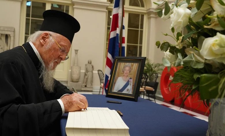 Ecumenical Patriarch signs the book of condolences for Her Majesty Queen Elizabeth II at the Consulate General of Great Britain in Constantinople