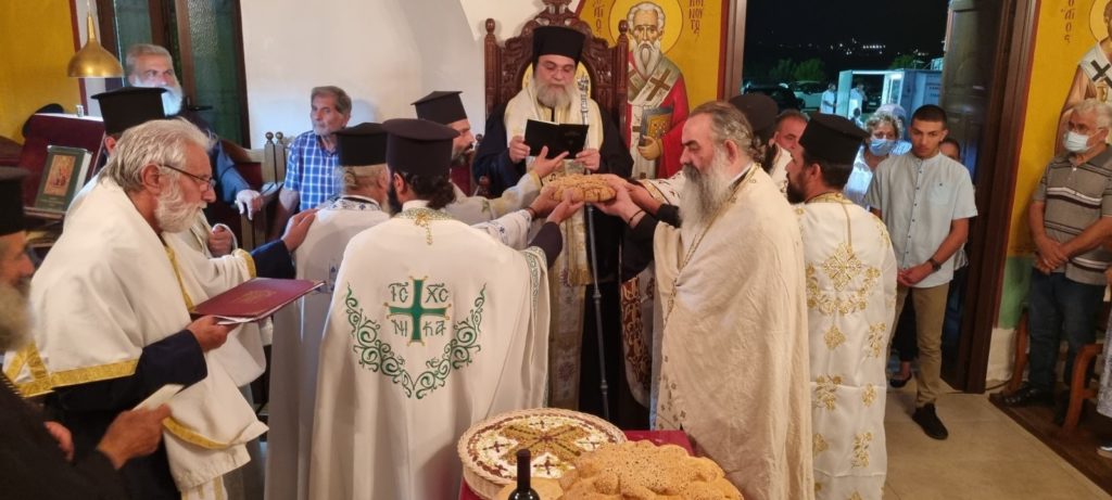 Εσπερινός στο πανηγυρίζον Παρεκκλήσιο Αγίου Κουρνούτα στην Αγροκηπιά