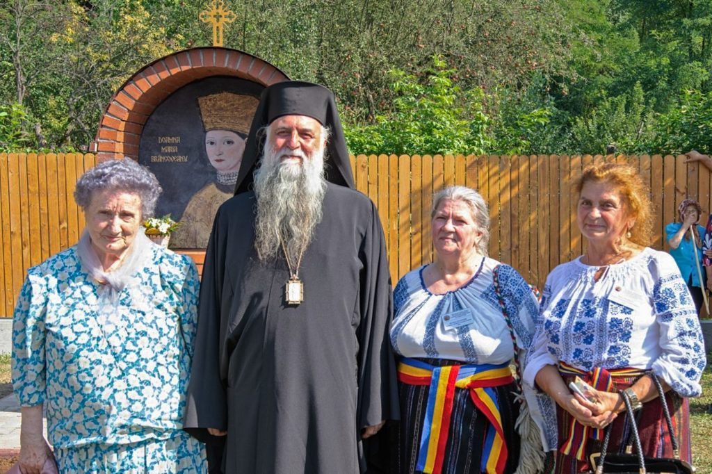 Monument dedicat Doamnei Maria Brâncoveanu la ctitoria ei de la Surpatele. A fost plantată laleaua care-i poartă numele