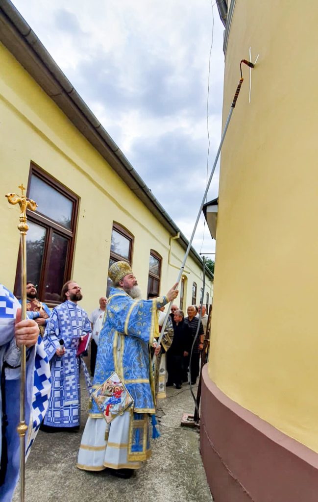 Serbia: Episcopul Daciei Felix a resfinţit biserica din Mărghita