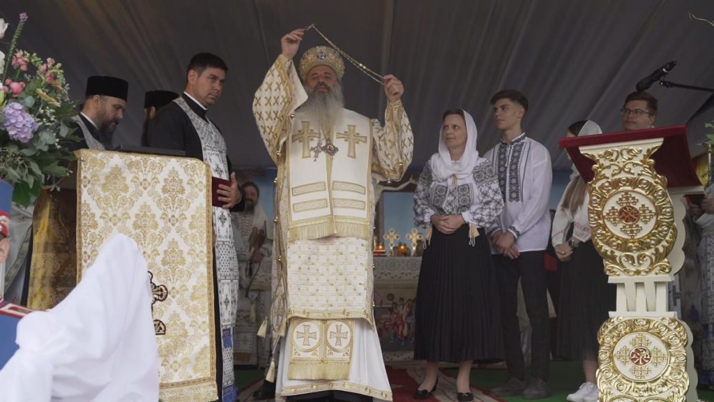Mitropolitul Moldovei a resfințit biserica din satul natal al Arhim. Ciprian Grădinaru