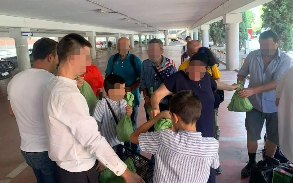 Zeci de români fără adăpost primesc sprijin de la o parohie românească din Roma