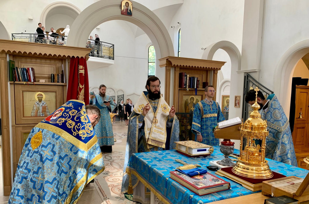 Митрополит Волоколамский Антоний совершил Литургию в храме Русской Православной Церкви в Страсбурге