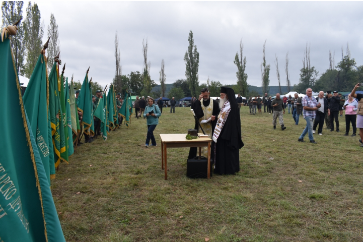 Водосвет и освещаване на знамената на Сдружение Ловно-рибарско дружество – Ловеч