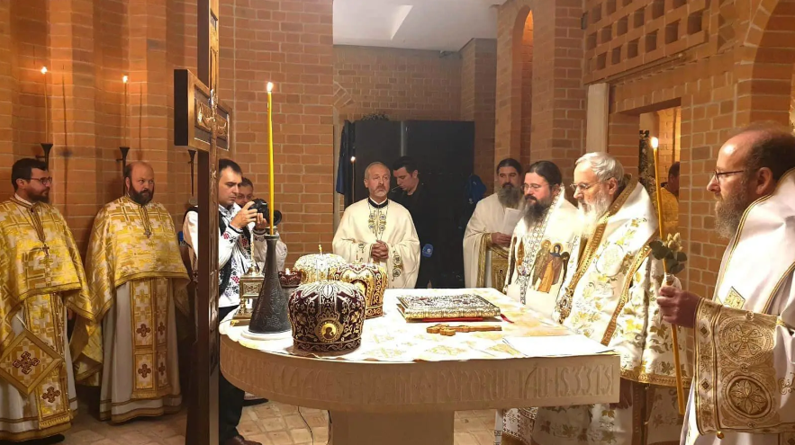 Centrul Bisericesc din München: A fost sfințit altarul din Sala Crucilor