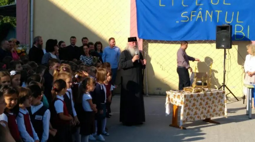 Μητροπολίτης Βανάτου: Εκκλησία και σχολείο συμβάλουν στον διαφωτισμό του λαού