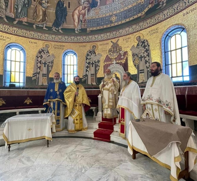 Ο Μητροπολίτης Ύδρας στον Ιερό Ναό του Αγίου Νεκταρίου Αιγίνης