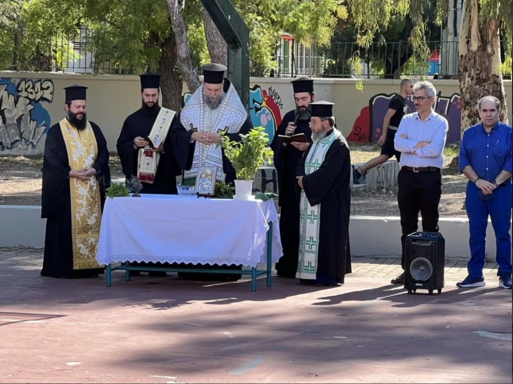 Ι.Μ Ν. Ιωνίας: Παρουσία Κεραμέως και Πατούλη ο Μητροπολίτης Γαβριήλ τέλεσε τον Αγιασμό σε σχολεία (ΦΩΤΟ)