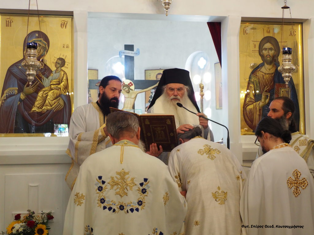 Ο Μεσογαίας Νικόλαος στον πανηγυρίζοντα ναό του Αγίου Ιωάννου Θεολόγου στο Γέρακα