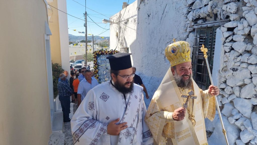 Λιτάνευση της Ιεράς Εικόνας του Αγίου Ευσταθίου στο Κοντοχώρι Σαντορίνης