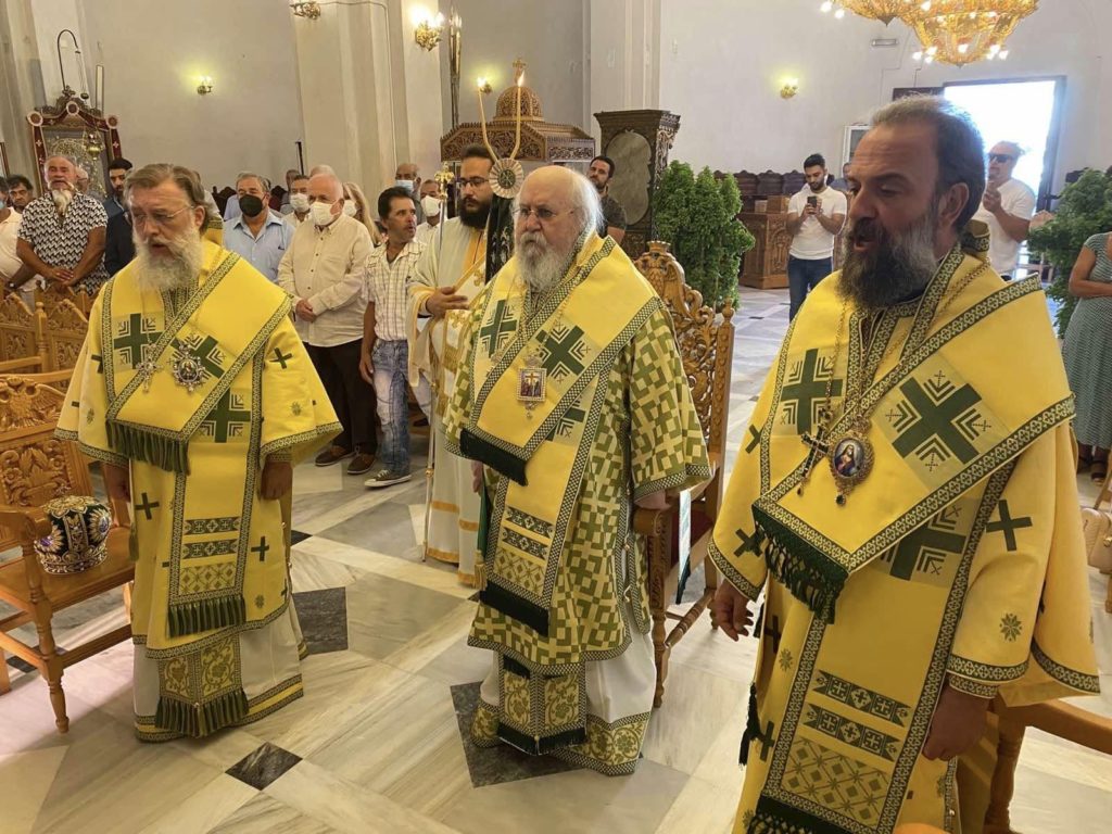 Τρισαρχιερατική Θεία Λειτουργία στην Περίσσα της Σαντορίνης