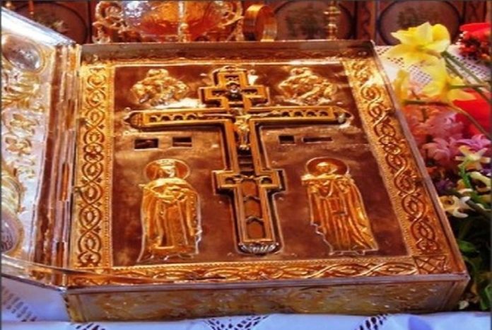 Το Καματερό υποδέχεται τον Τίμιο Σταυρό από το Πατριαρχείο Ιεροσολύμων