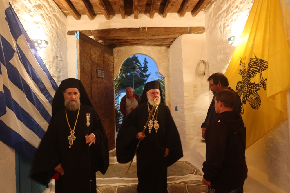 Στην Ιερά Μονή Βρύσης Σίφνου για τον Εσπερινό του Γενεσίου ο Μητροπολίτης Σύρου