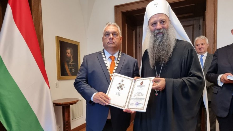 Η Εκκλησία της Σερβίας βράβευσε τον Βίκτορ Ορμπάν