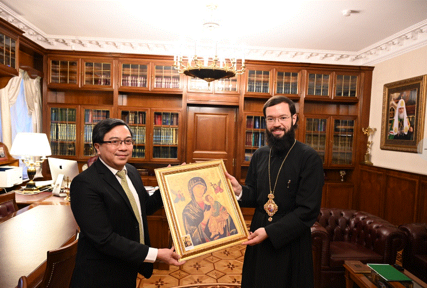Митрополит Волоколамский Антоний провел встречу с новоназначенным послом Филиппин в России